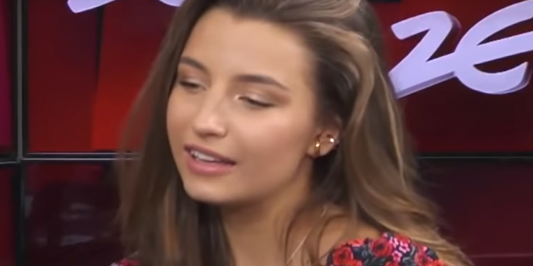 Po powrocie z wakacji, Julia Wieniawa i jej mama udały się do fryzjera, ta metamorfoza robi wrażenie, wszystko pokazała w serwisie Instagram.