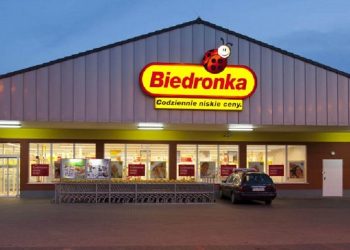 Wyciekły zarobki jakich możesz się spodziewać na poszczególnych stanowiskach. Tak dokładnie wyglądają zarobki w Biedronce.