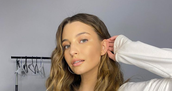 Julia Wieniawa w pełnym rozkroku, pokazała więcej niż chciała. Burza komentarzy