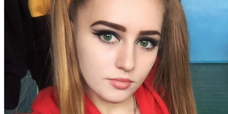 Z pozoru niewinna twarz normalnej, młodej dziewczyny. Julia Wiktorowa od kilku lat jednak nie wygląda “typowo”. Jej buzia absolutnie nie pasuje do reszty sylwetki. To co za chwilę zobaczycie może zszokować. To jak wygląda obecnie powoduje, że nie jest w stanie uciec przed natrętnym wzrokiem gapiów.