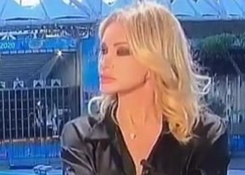 Paola Ferrari nagle znalazła się na ustach wszystkich przez wpadkę do jakiej doszło podczas transmisji w studio sportowym na Euro 2020