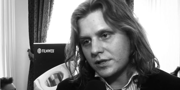 Tak dziś wygląda grób Piotra Woźniaka-Staraka, widać, że naprawdę mocno rodzina próbuje zaznaczyć jak ważny dla nich był