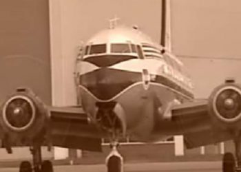 Samolot, który zniknął w 1955 roku, wylądował po 37 latach!