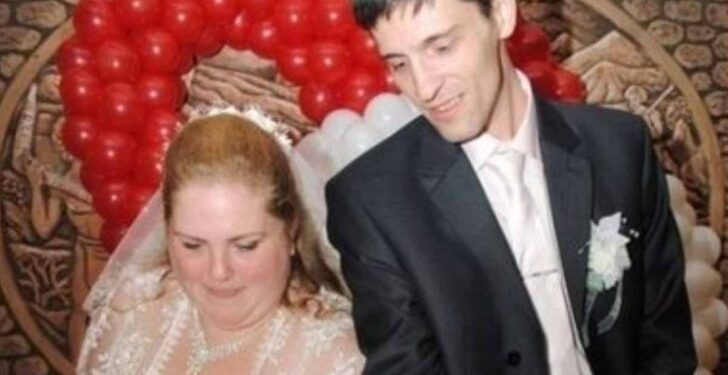 Cały internet śmieje się z dekoltu tej panny młodej. Tylko spójrz i zrozumiesz dlaczego…