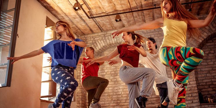 Taniec i kreatywność: jak ruch inspiruje artystów w innych dziedzinach sztuki