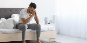 Spadek testosteronu a kryzys w związku. Jak niski poziom hormonu odbiera radość z intymności?