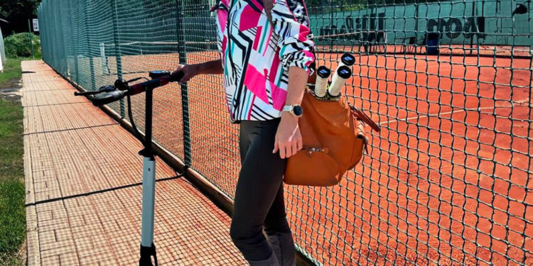 Hulajnoga to nie skrót. To skrzydła. Esej o prędkości, która nie hałasuje